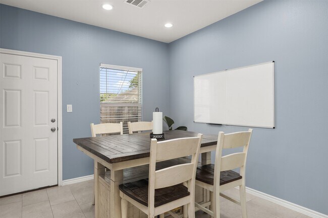 Building Photo - 2518 33rd Ave N