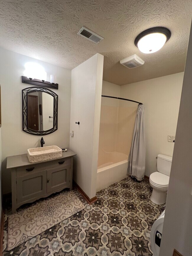 Building Photo - 571 Big Sky Rd