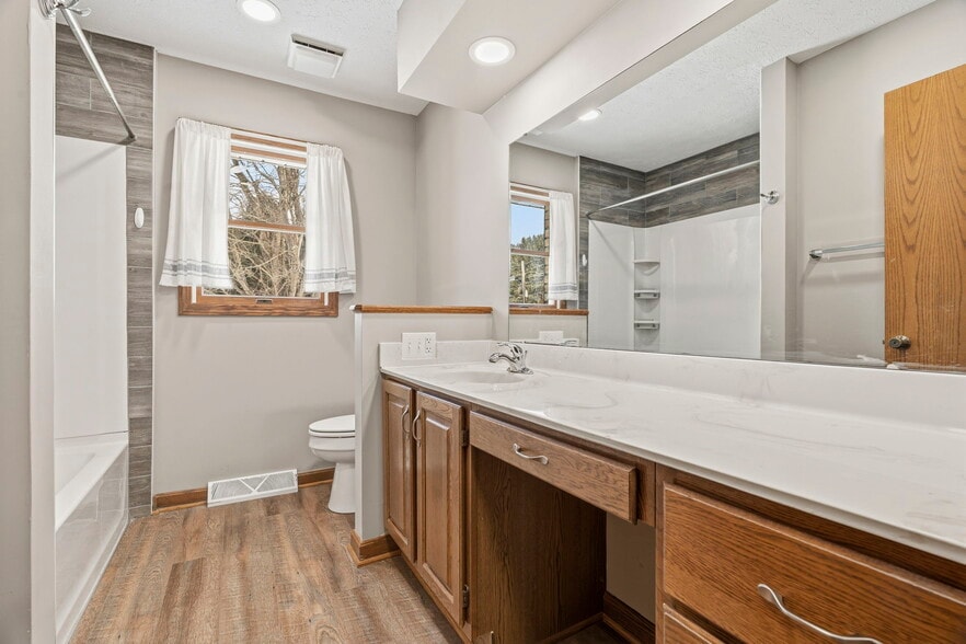 Building Photo - 1914 Raber Rd