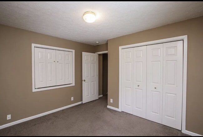 Building Photo - 3 Bedroom with Fenced Yard