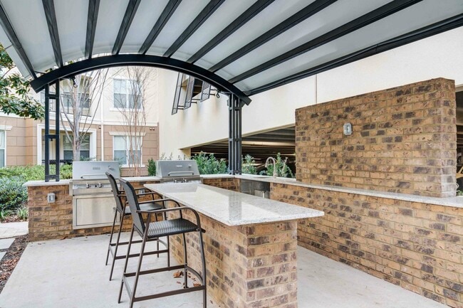 Building Photo - 3443 Kingsboro Rd NE