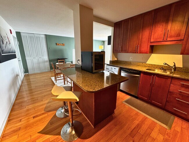 Building Photo - Welcome to Takoma Overlook! Furnished 1br 1ba condo