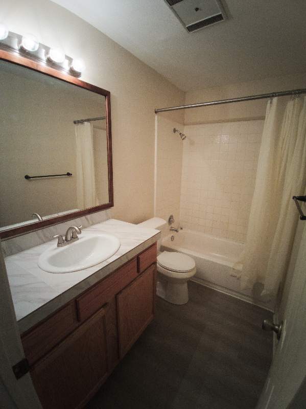 Building Photo - 327 Briarwood Dr