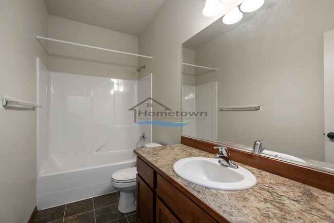 Building Photo - Stunning 3 Bedroom 2 Bath Home in The Landings!