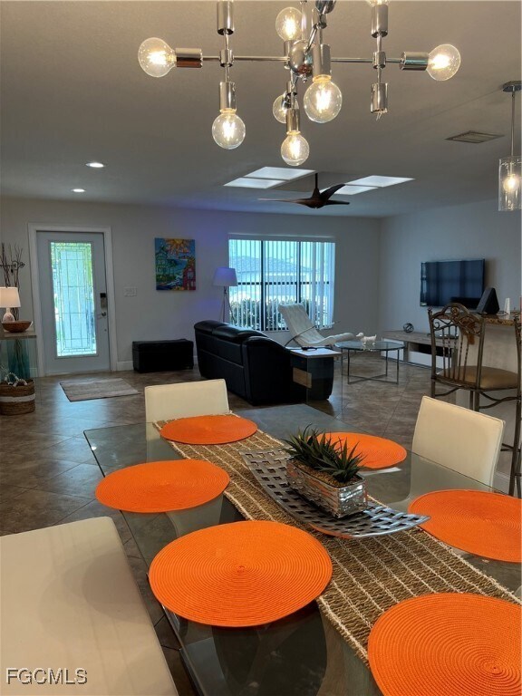 Building Photo - 852 NE 7th Pl