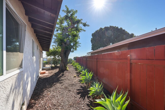 Building Photo - 4202 Dakota Dr