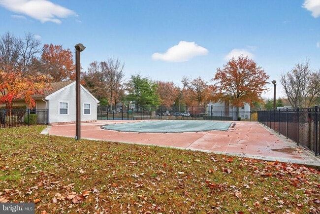 Building Photo - 511 Diamond Dr