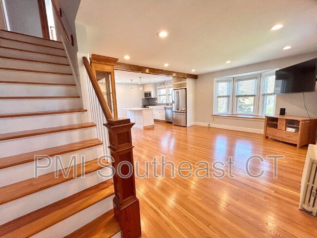 Building Photo - 27 3rd Ave