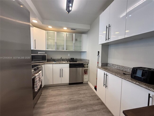 Building Photo - 5838 Collins Ave