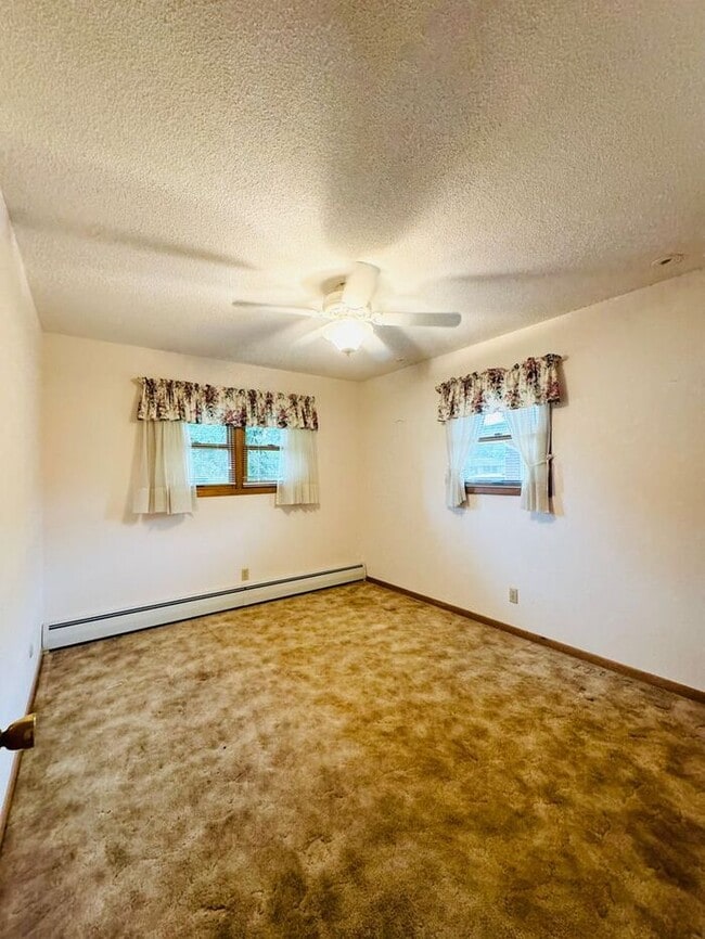 Building Photo - 4 Bedroom - 2 Bath Ranch Style Home with 2...