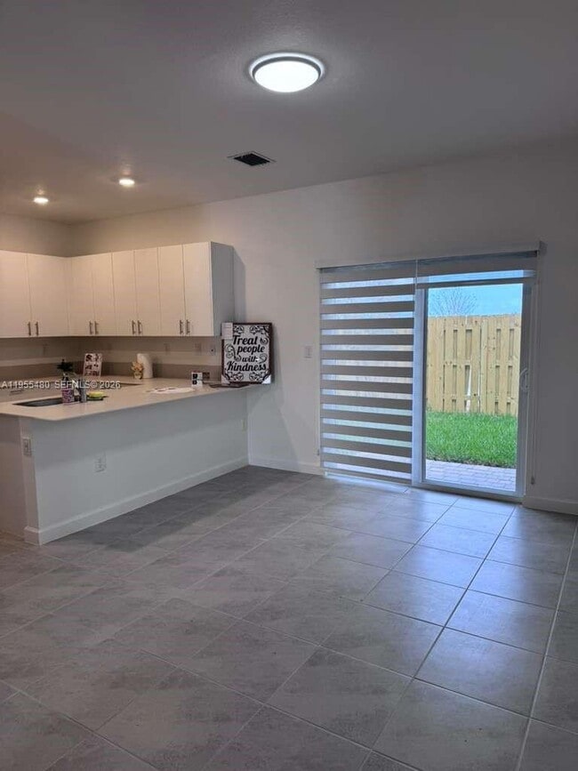 Building Photo - 2721 SE 26th Rd