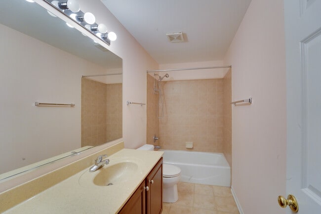 Building Photo - 1838 Crenshaw Cir