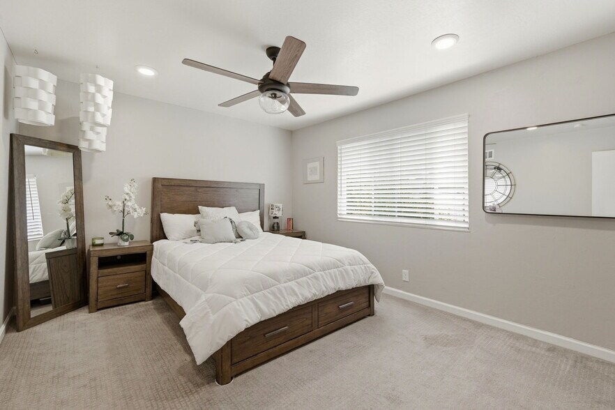 Building Photo - 2561 Fountainhead Dr