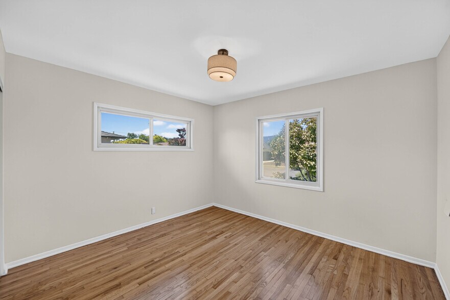 Building Photo - 1300 Solita Rd