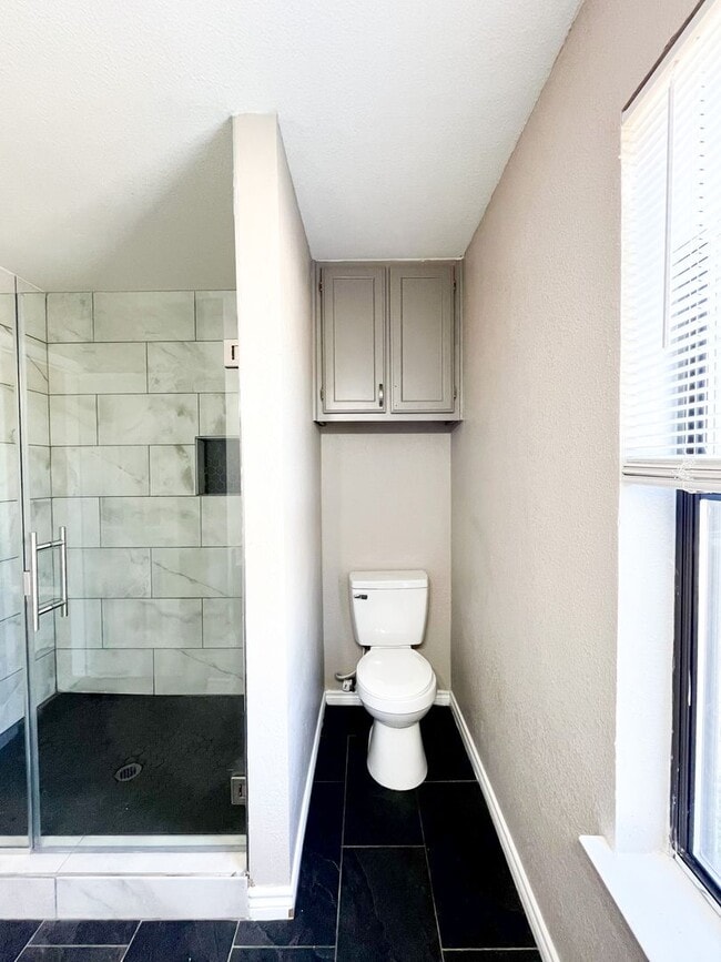 Building Photo - Available NOW!!!! This charming 1 story, 3 bedroom, 2 bath house could be your next home! Beautif...