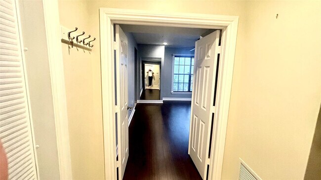 Building Photo - 2720 NE 9th Ave