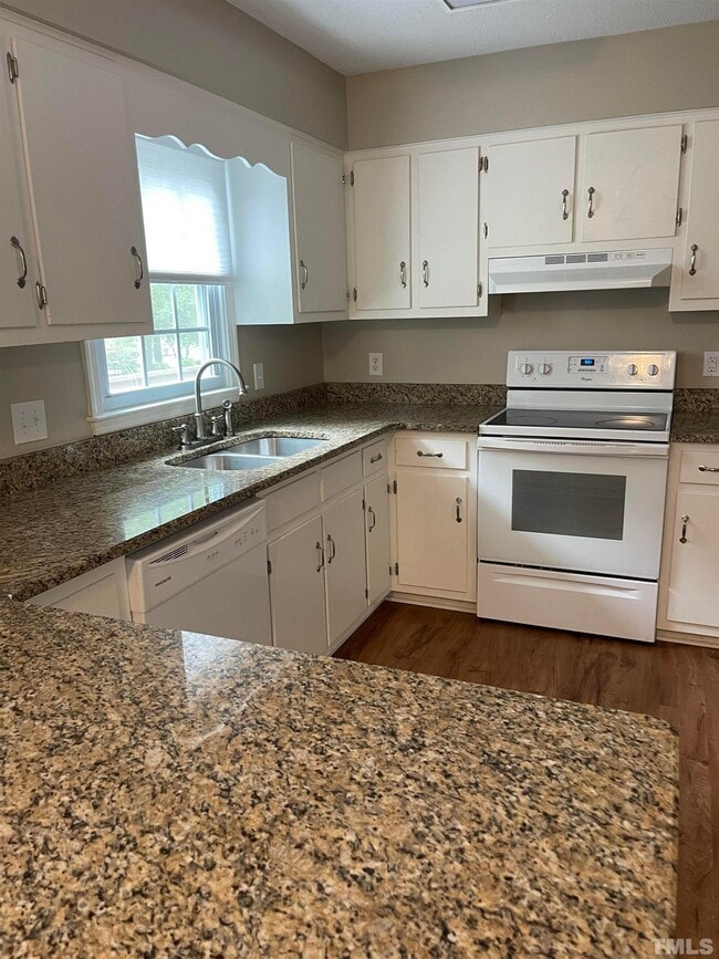 Building Photo - 407 Portsmouth Ct