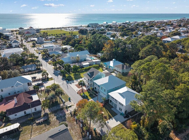 Building Photo - 223 E Lakeshore Dr