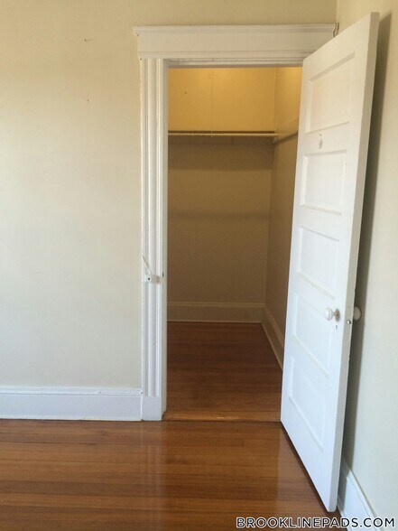 Building Photo - 208 Winthrop Rd