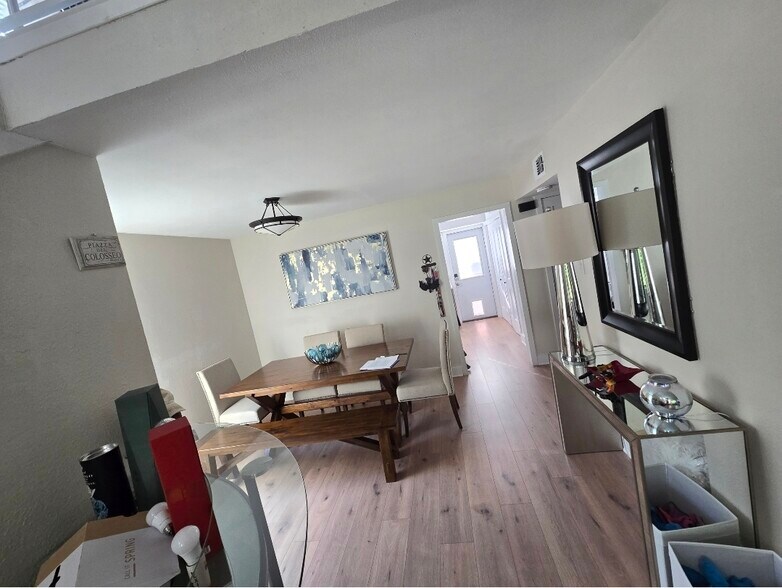 Building Photo - 7401 Sordello Dr