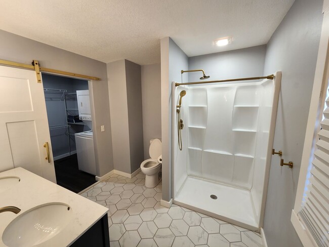 Building Photo - Beautiful 3-bedroom, 2-bathroom home in Be...