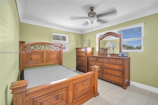 Building Photo - 2825 SW 5th St