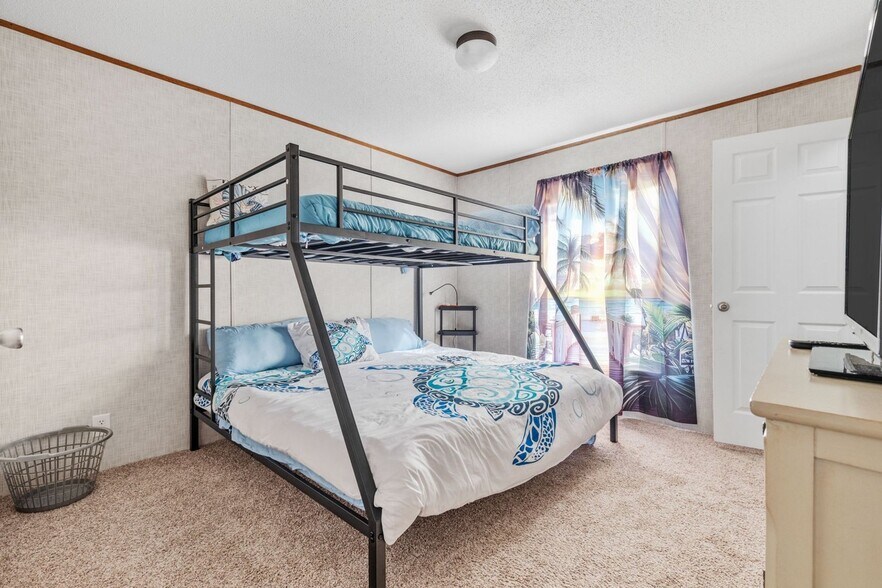 Building Photo - 27851 Roanoke Cir