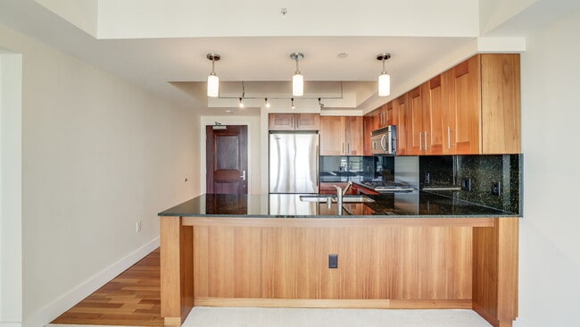 Building Photo - 650 Bellevue Way NE