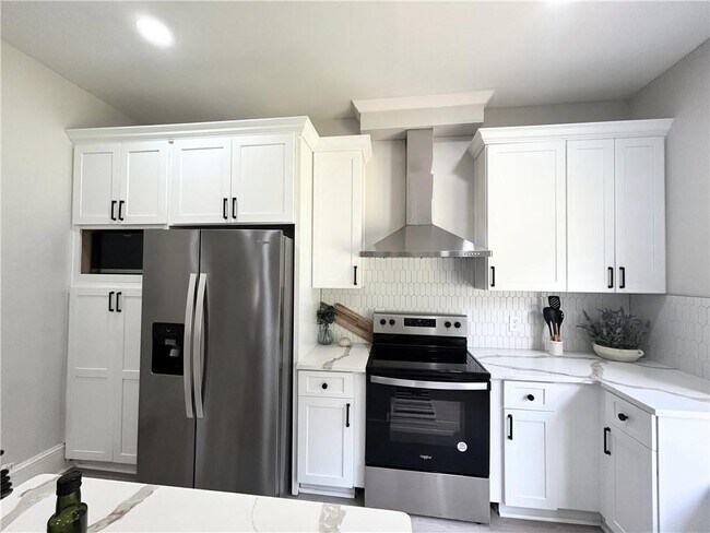 Building Photo - 1701 Lanier Dr SW