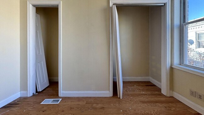 Building Photo - Philadelphia Rental with Modern Finishes and Stone Accent Wall.