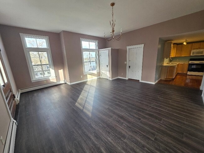 Building Photo - 296 Main St