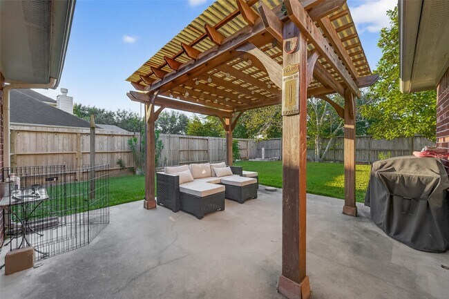 Building Photo - 205 Colony Lake Ln