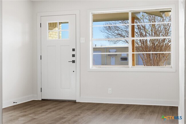 Building Photo - 410 State Hwy 95