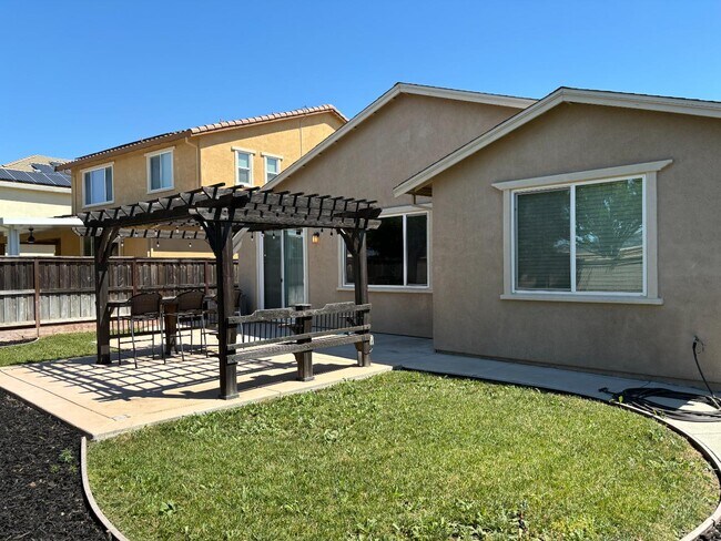 Building Photo - 402 Crimson Cir