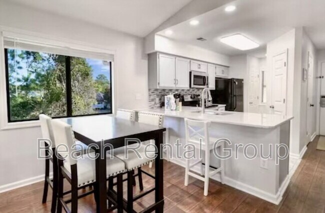 Building Photo - 4109 Pinehurst Cir