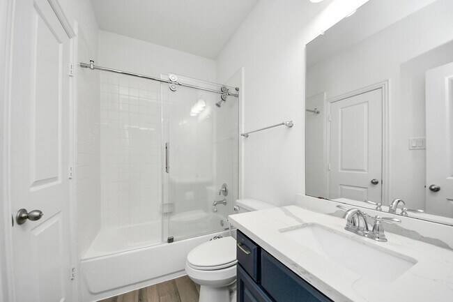 Building Photo - 10910 Wardrop Pl