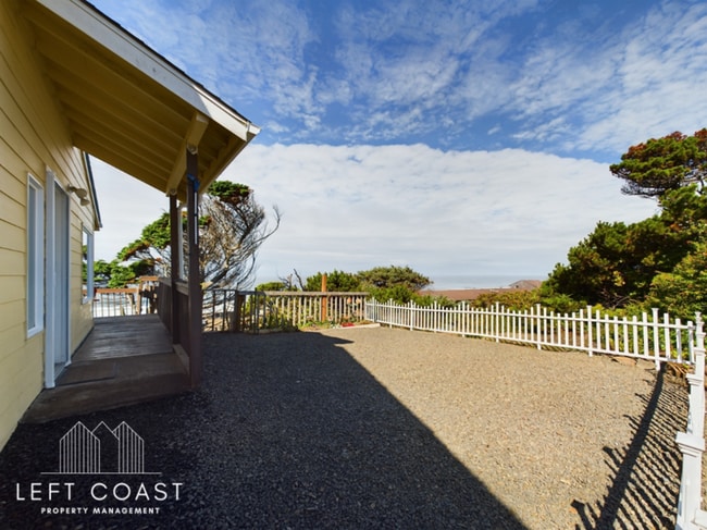 Building Photo - 1033 NW Inlet Ave