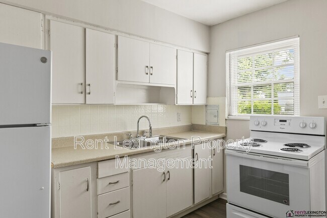 Building Photo - 541 Sheridan Dr