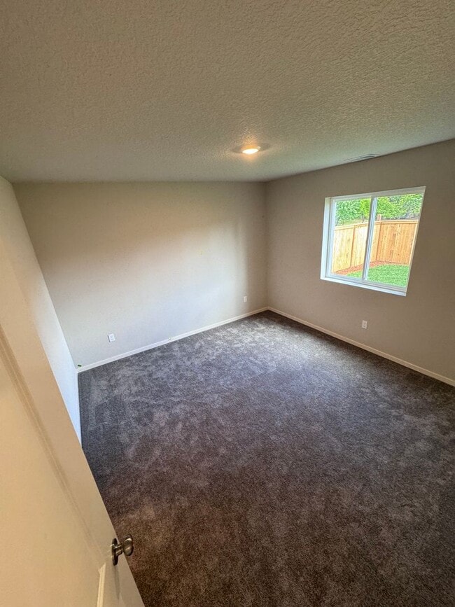 Building Photo - Must See 3 Bedroom with Fenced Yard!