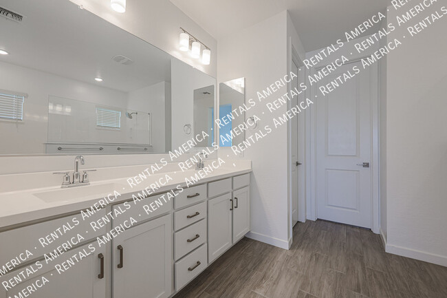 Building Photo - 1117 N Jay Pl