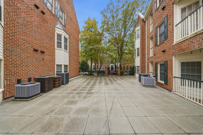 Building Photo - 300 Yarmouth St