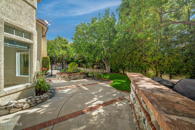 Building Photo - 2612 Yellowwood Dr