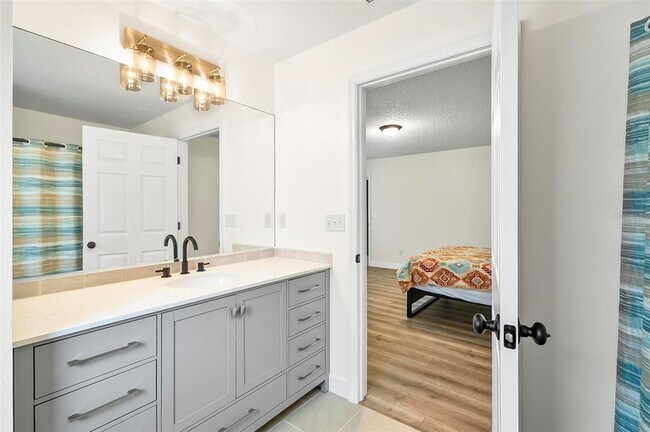 Building Photo - 64 Radcliffe Dr