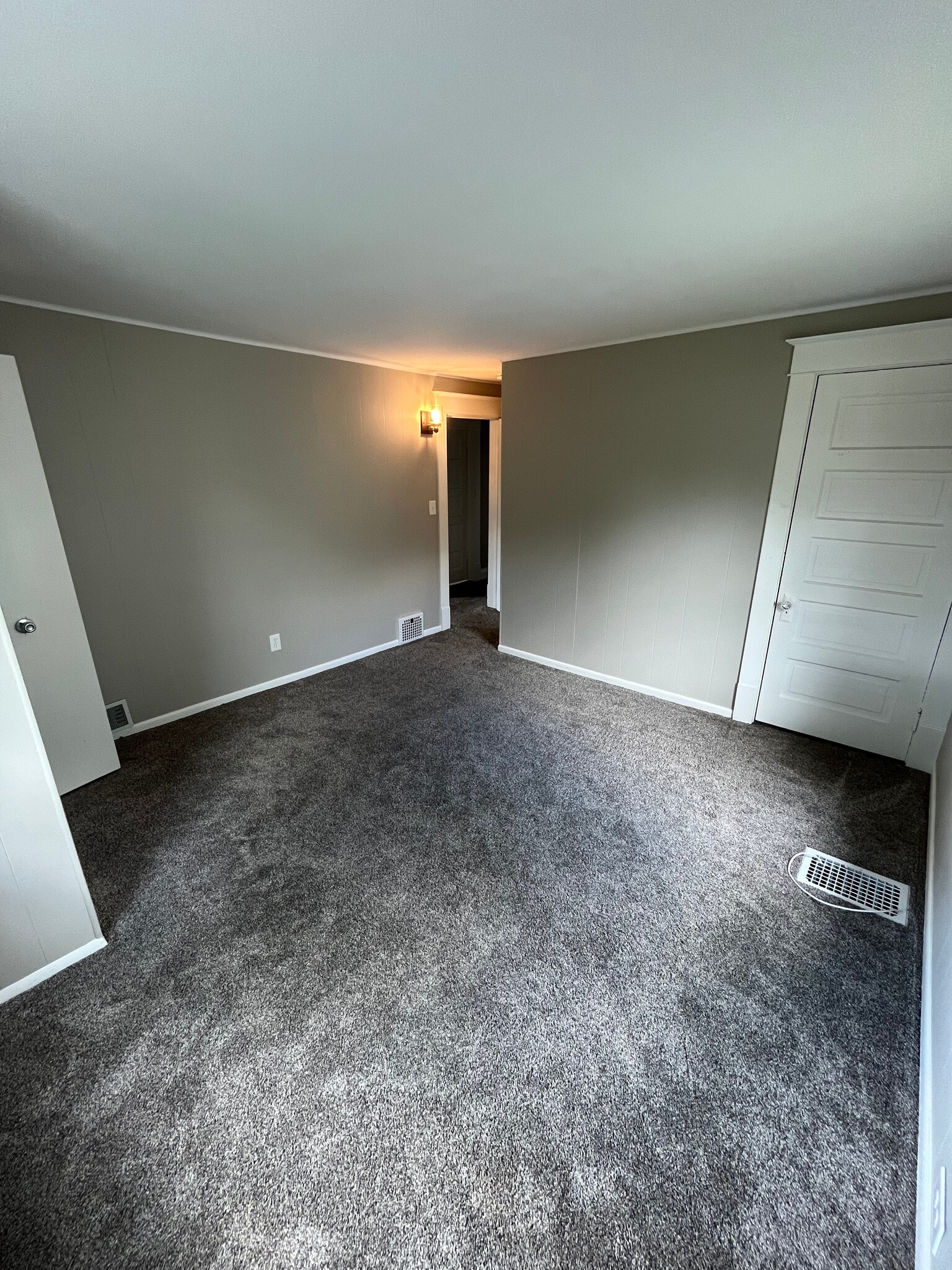 Building Photo - 101 Burr Oak St NE