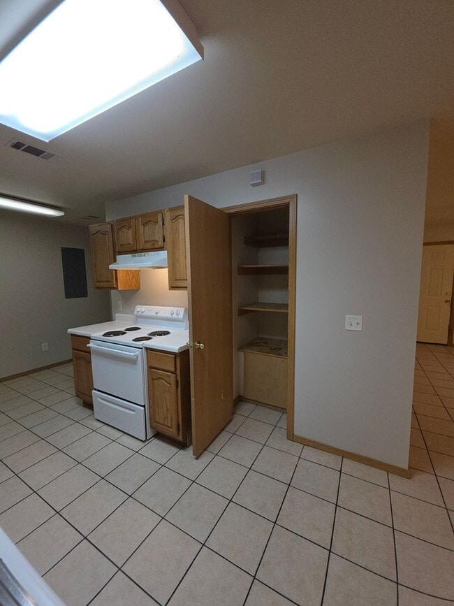 Building Photo - 1109 S Oswego Ave