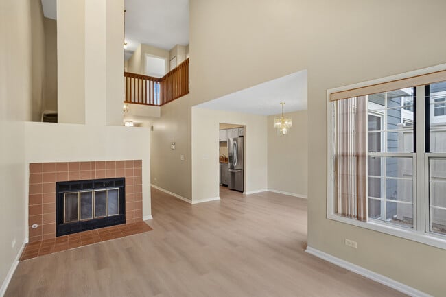 Building Photo - 1252 S Parkside Dr