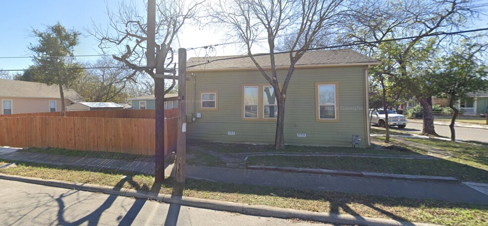 Building Photo - 202 Hunstock Ave