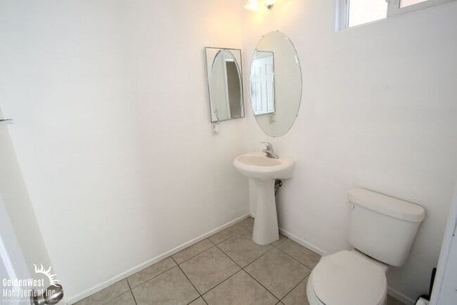 Building Photo - Charming 3Bdm 2.5Ba Home in Las Vegas