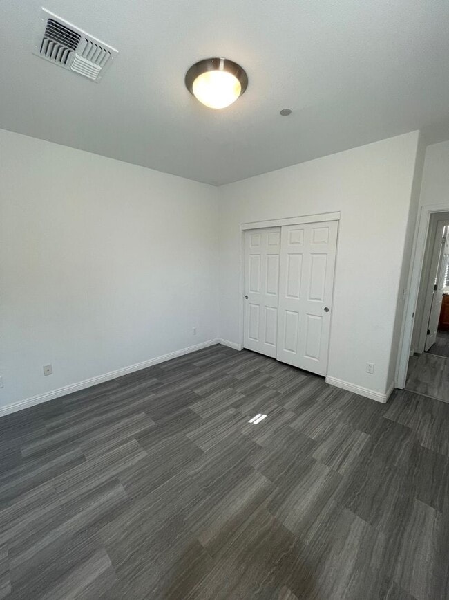 Building Photo - Move-In Ready Damonte Ranch Townhome