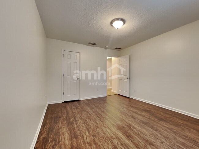 Building Photo - 3365 Shelley Dr